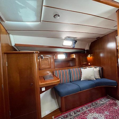 Beautiful And Comfortable Sailboat With Secure Parking Available Hotel Барселона Екстериор снимка