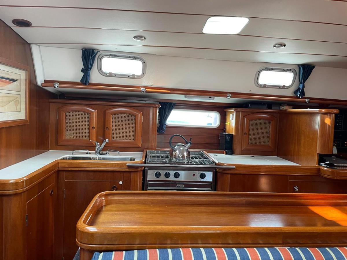 Beautiful And Comfortable Sailboat With Secure Parking Available Hotel Барселона Екстериор снимка