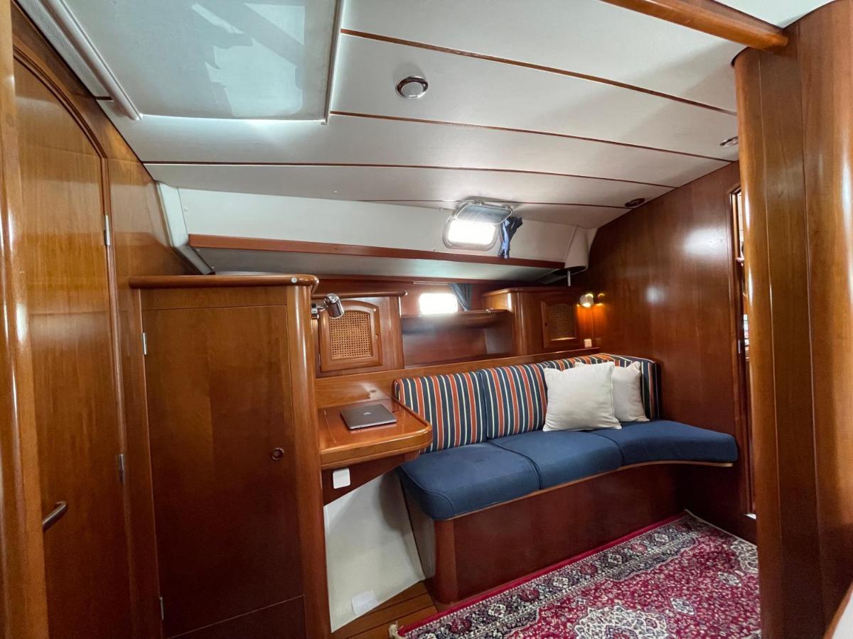 Beautiful And Comfortable Sailboat With Secure Parking Available Hotel Барселона Екстериор снимка